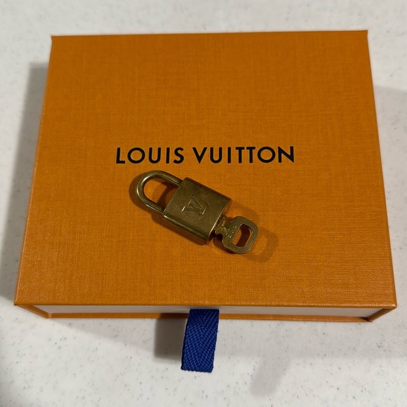 Louis Vuitton #326 Lock & Key with LV Small Box EUC - Picture 3 of 8